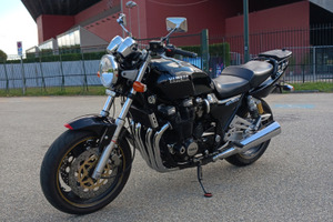 Yamaha XJR 1200