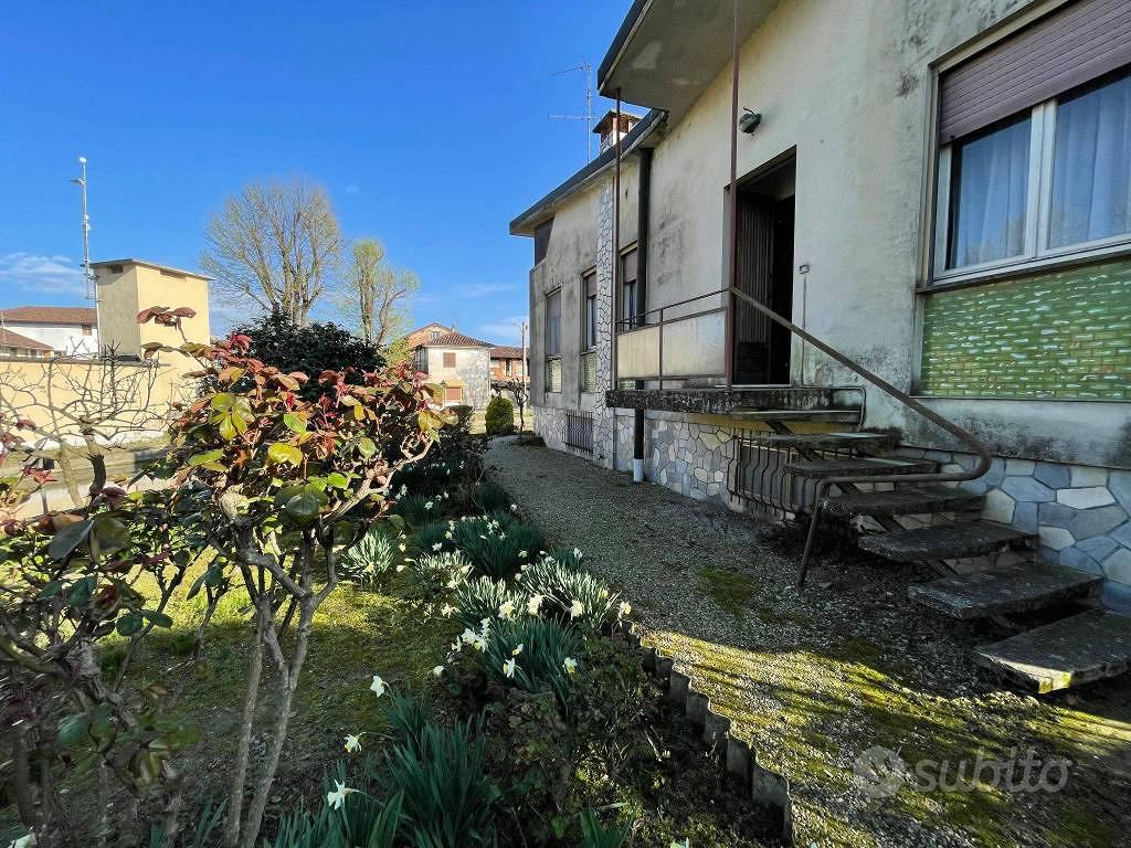 Villa di 132 m² con 4 locali e box auto a Rosasco - Vista 5