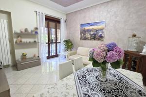 Appartamento di 125 m² con 5 locali e box auto a N