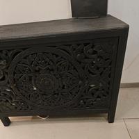 Mobile a Cassetti in Legno Intagliato – Maisons du