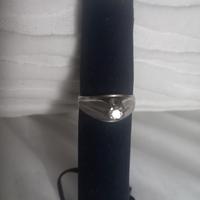 Anello uomo oro bianco con brillantino