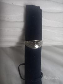 Anello uomo oro bianco con brillantino