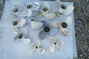 2 stok di eliche fuoribordo varie nuove e usate