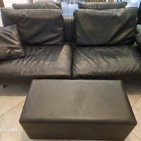 Divano in pelle nera