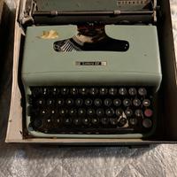 Macchina da scrivere Olivetti Lettera 22