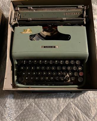 Macchina da scrivere Olivetti Lettera 22