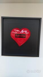 Heart in frame. supreme cuore rosso in cornice in
