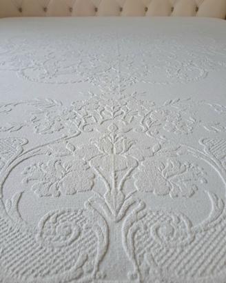 Copriletto bianco antico damascato barocco 