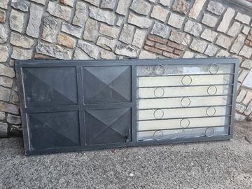 Porta in ferro con finestra 