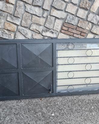 Porta in ferro con finestra 