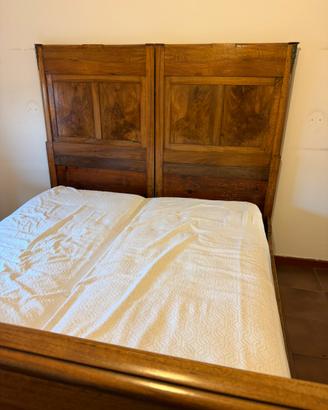 Letto matrimoniale d’epoca in legno