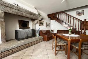 CASA SEMINDIPENDENTE A VARESE