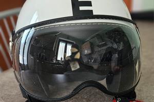 casco jet Momo
