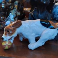 cane cagnolino che gioca con palla Royal Doulton 