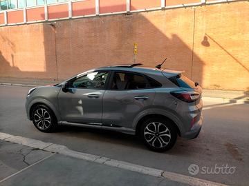 Ford Puma ST Line 125cv anno 2024, cambio manuale.