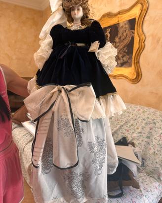 Bambola da collezione in porcellana
