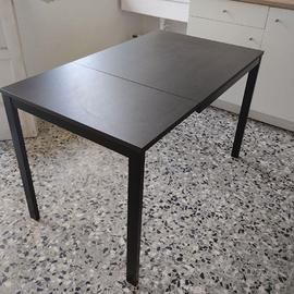 Tavolo Ikea allungabile con due sedie