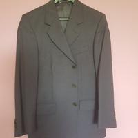 completo da uomo grigio 