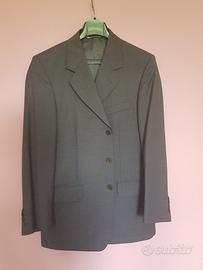 completo da uomo grigio 
