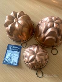 Tre oggetti in rame massiccio