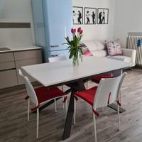 Tavolo da pranzo con sedie
