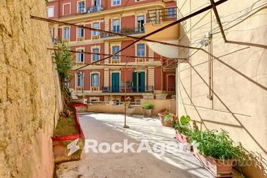 CHIAIA - CENTRALE - AMPIO - TERRAZZO