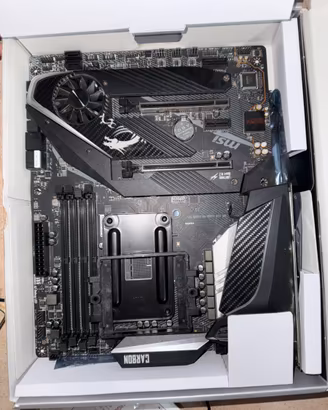 MSI MPG X570 GAMING PRO CARBON WIFI - Pari nuovo