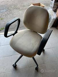 Sedia da ufficio girevole con ruote