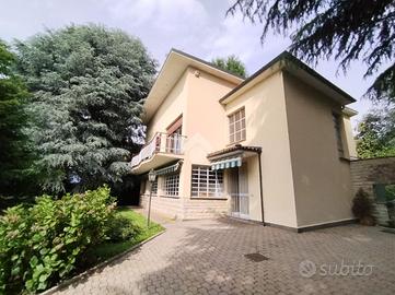 VILLA SINGOLA A MERATE