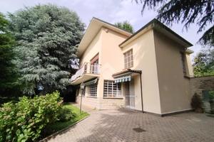 VILLA SINGOLA A MERATE