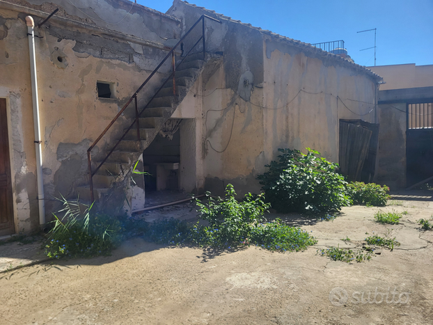 Casa tipo campidanese da ristrutturare a Monserrat