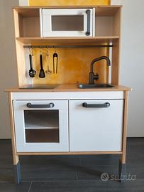 Cucina giocattolo funzionante con accessori