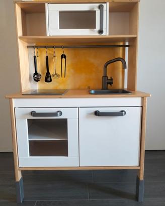 Cucina giocattolo funzionante con accessori