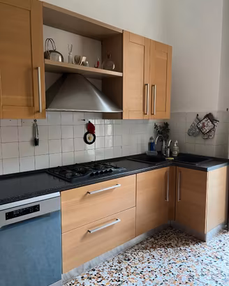 Cucina completa con elettrodomestici