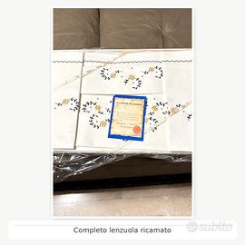 Completo lenzuola ricamato con confezione