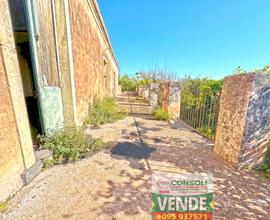 Piccola masseria con terreno Tagliaborse