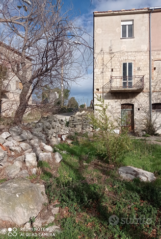 Casetta con giardino e terreno a 25 km dal ma