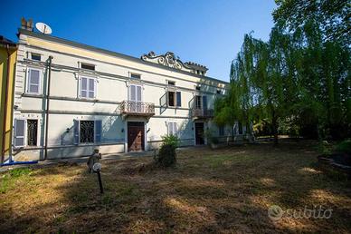 Villa storica terratetto con giardino
