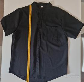 Camicia nera a manica corta e collo alla coreana  
