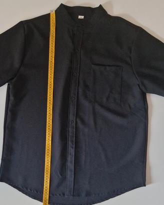 Camicia nera a manica corta e collo alla coreana  