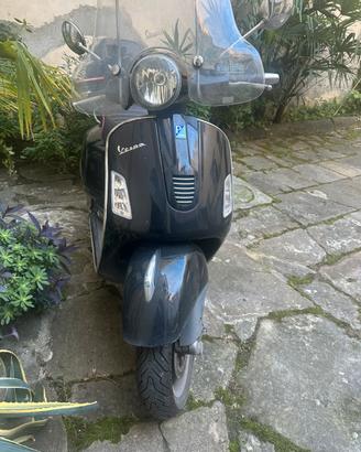 Piaggio Vespa 300 GTS