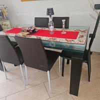 tavolo con sedie + mobile