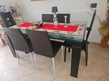 tavolo con sedie + mobile