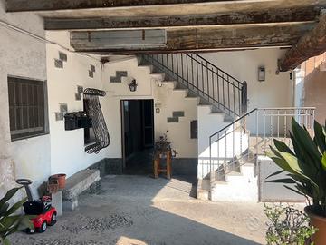 3 locali in corte con giardino