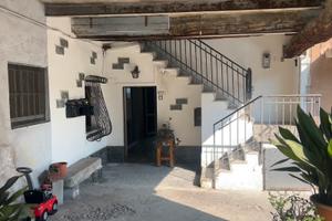 3 locali in corte con giardino