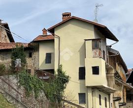 CASA SEMINDIPENDENTE A STRONA