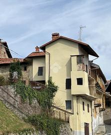 CASA SEMINDIPENDENTE A STRONA