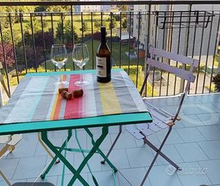 Tavolino e sedie in metallo