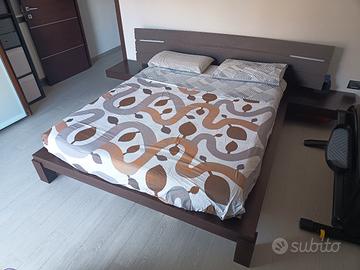 Letto matrimoniale di design 