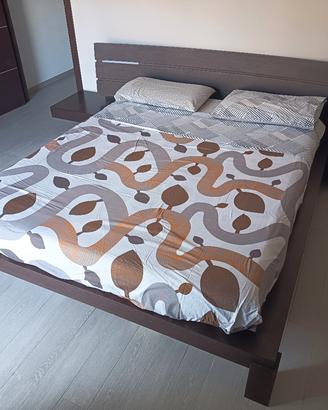 Letto matrimoniale di design 